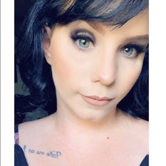 Meet your Posher, Kelsey - Picture 3 of 4